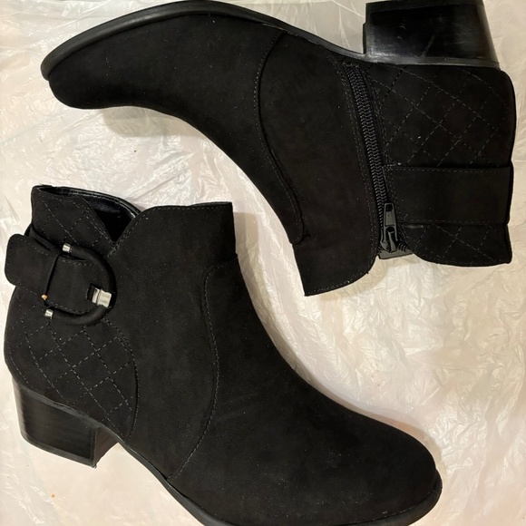 NWT Unisa Booties Boots - Picture 1 of 6